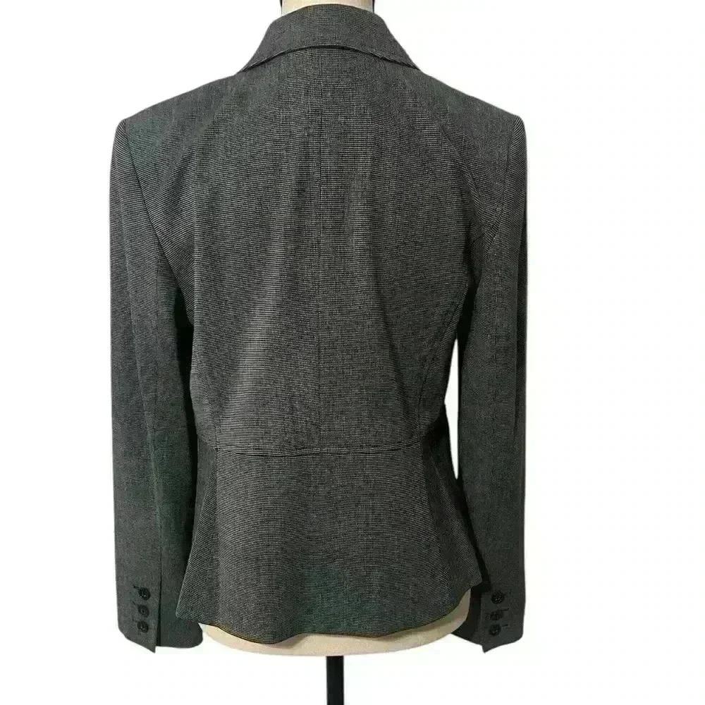 Charter Club Women’s size 6 black and white the Blaise’s, black buttons. Classic - Picture 4 of 10